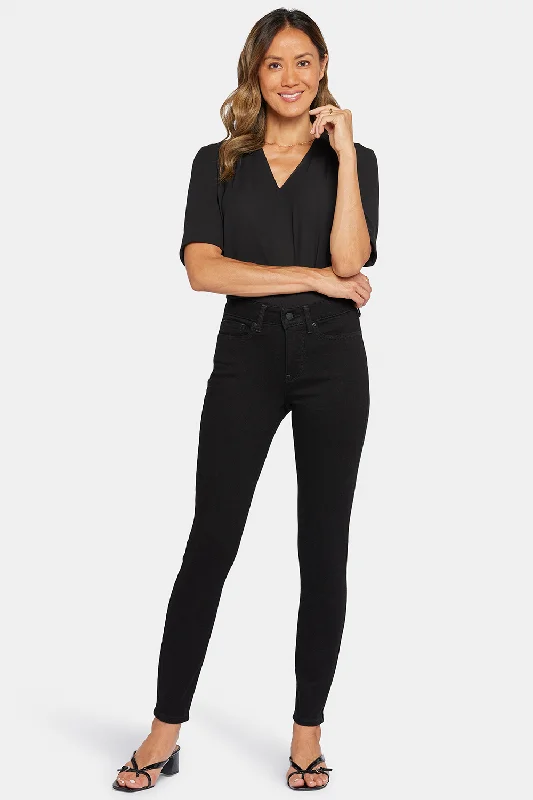 Ami Skinny Jeans In Petite - Black