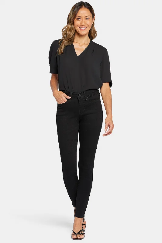 Ami Skinny Jeans In Petite - Black