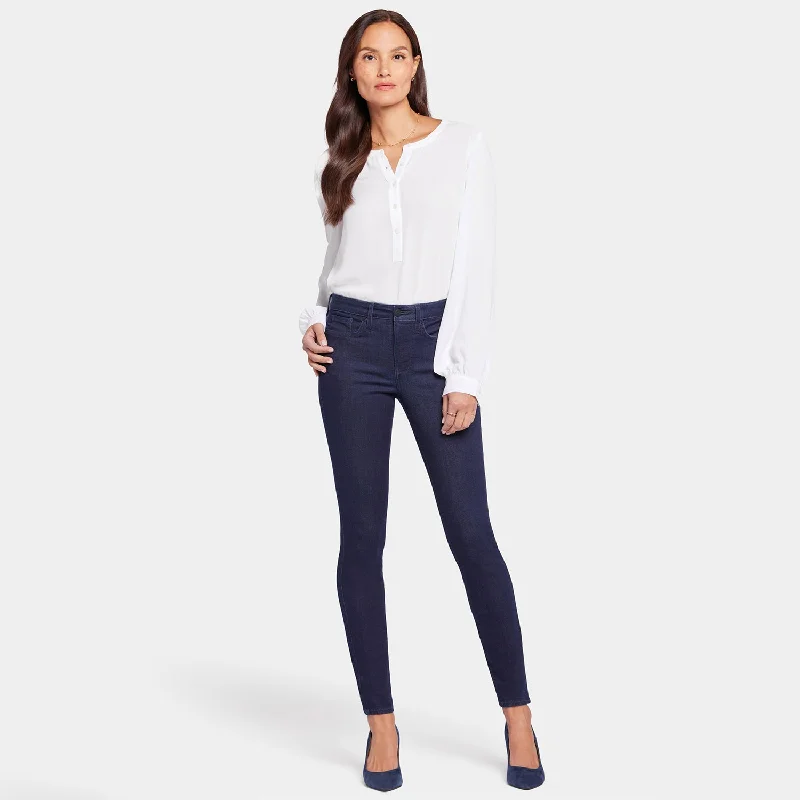 Ami Skinny Jeans In Petite - Rinse