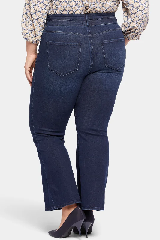 Ava Flared Jeans In Plus Size - Underground