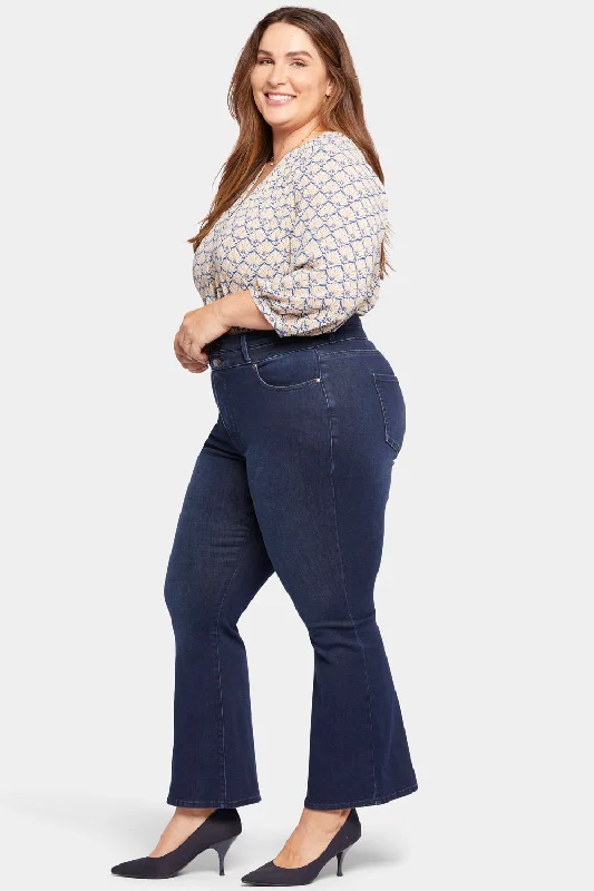 Ava Flared Jeans In Plus Size - Underground