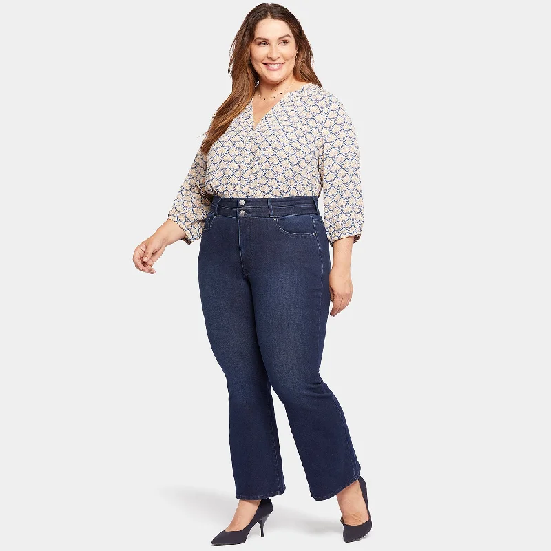 Ava Flared Jeans In Plus Size - Underground