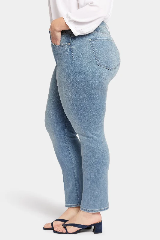 Le Silhouette Sheri Slim Jeans In Plus Size - Angel