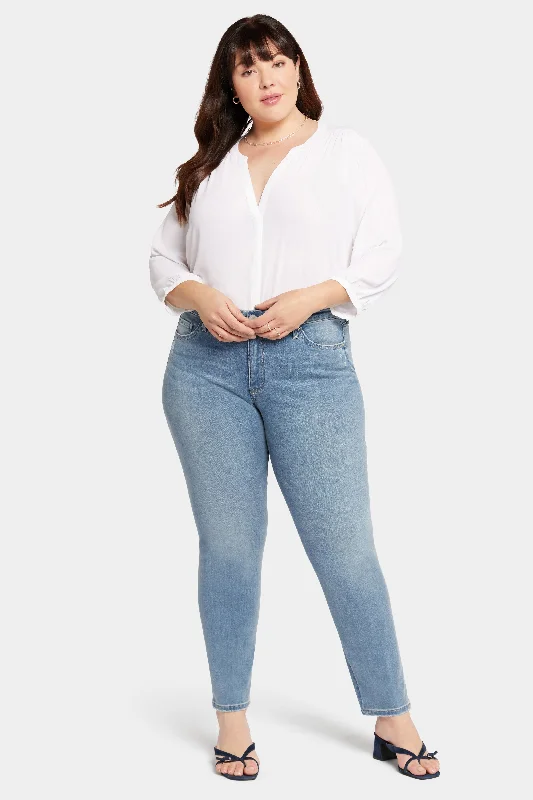 Le Silhouette Sheri Slim Jeans In Plus Size - Angel