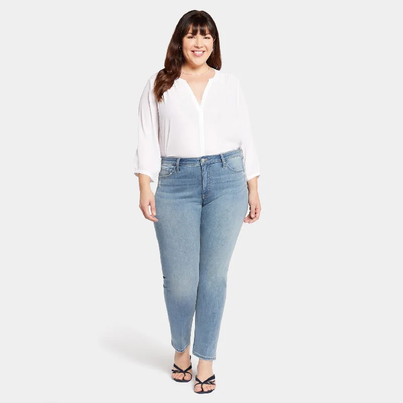 Le Silhouette Sheri Slim Jeans In Plus Size - Angel