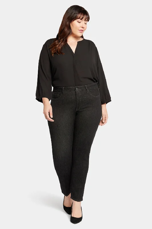 Le Silhouette Sheri Slim Jeans In Plus Size - Eternity