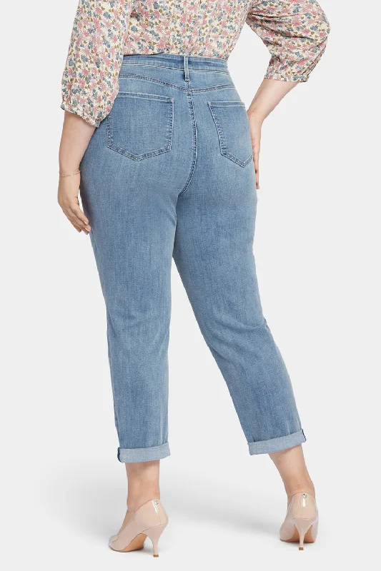 Margot Girlfriend Jeans In Plus Size - Angel