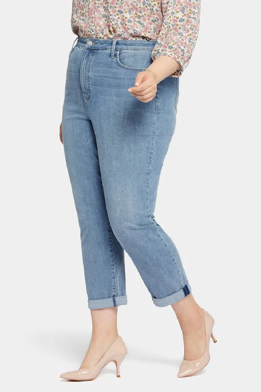 Margot Girlfriend Jeans In Plus Size - Angel