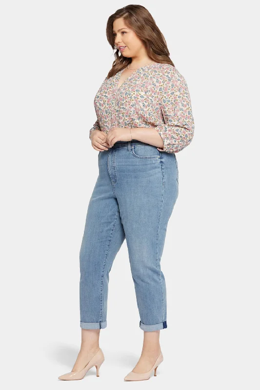 Margot Girlfriend Jeans In Plus Size - Angel