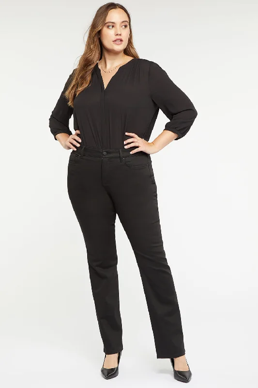 Marilyn Straight Jeans In Plus Size - Black Rinse