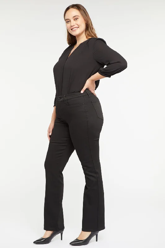 Marilyn Straight Jeans In Plus Size - Black Rinse