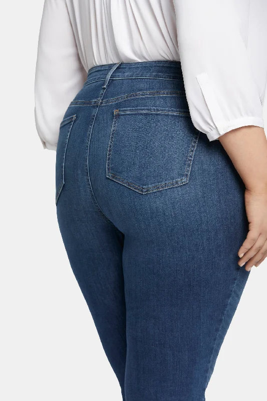 Marilyn Straight Jeans In Plus Size - Cooper