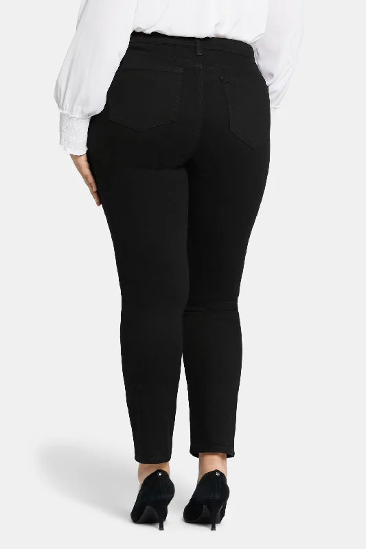 Sheri Slim Jeans In Plus Size - Black