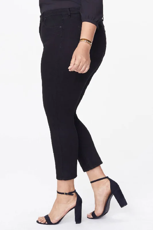 Sheri Slim Jeans In Plus Size - Black