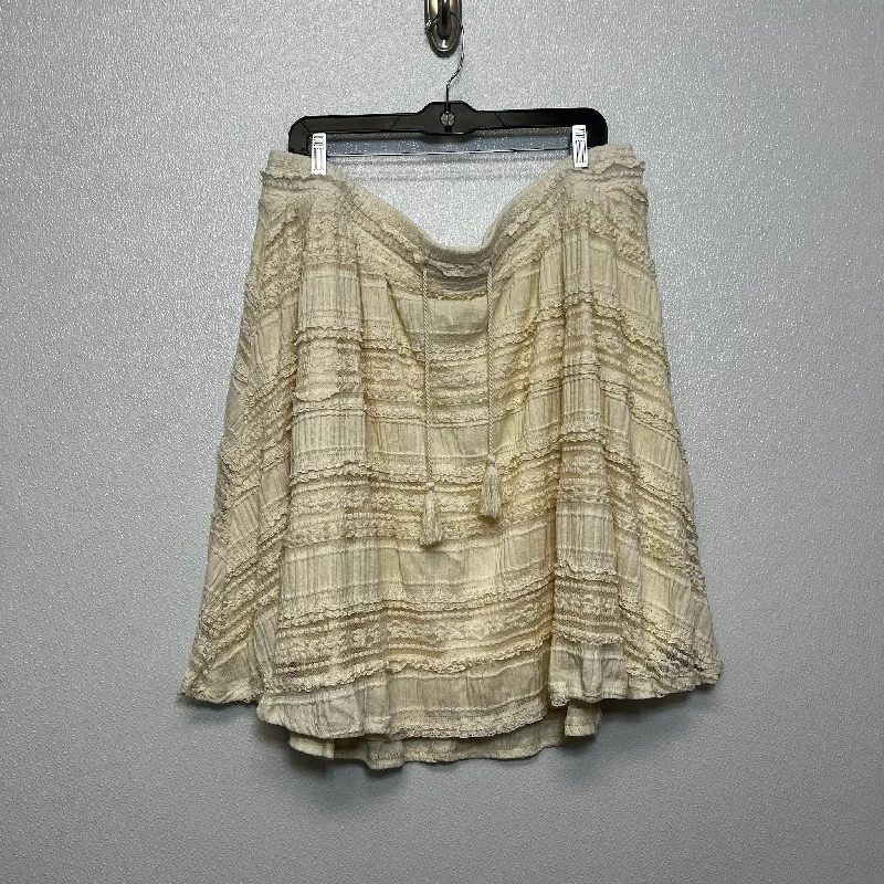 Skirt Mini & Short By Torrid In Ivory, Size: 3x